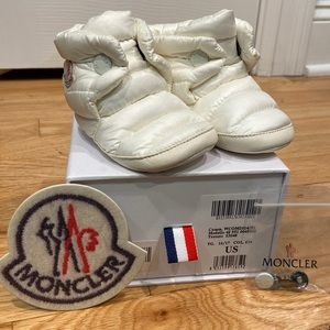 Moncler. Infant booties size 16/17